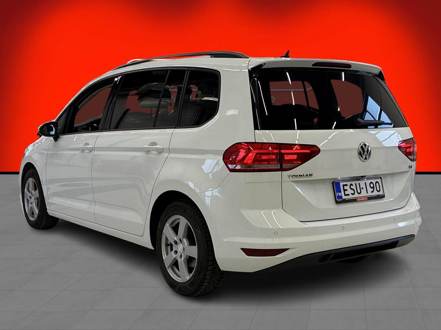 VOLKSWAGEN Touran 2018
