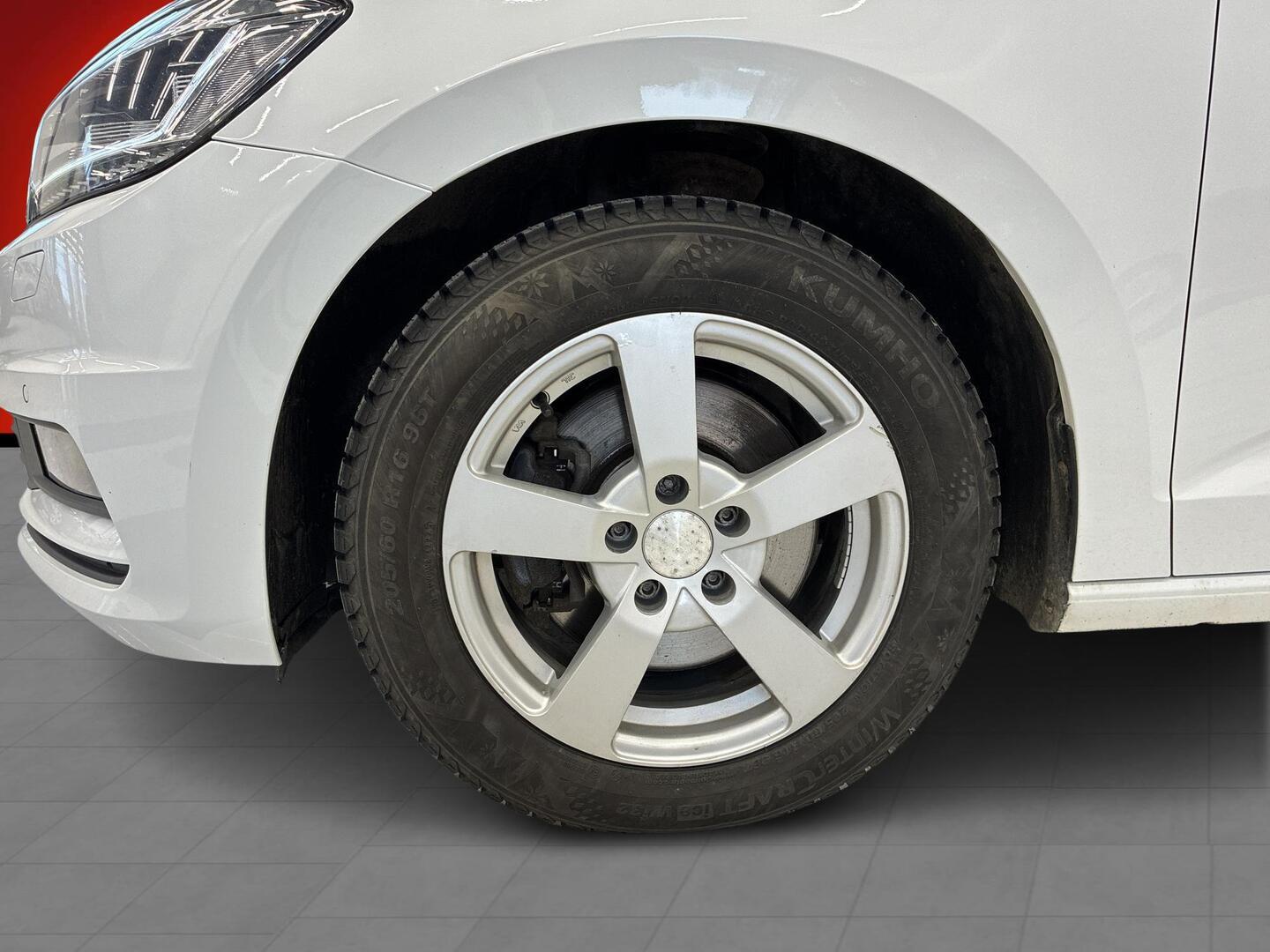 VOLKSWAGEN Touran 2018