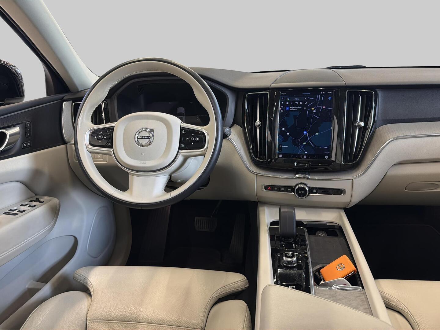 VOLVO XC60 2023
