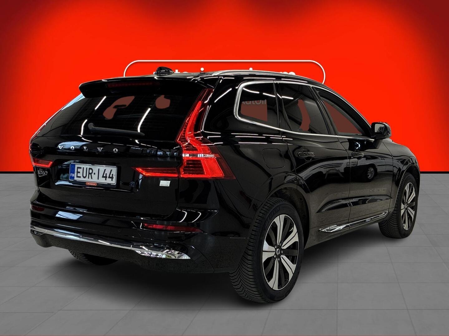 VOLVO XC60 2023