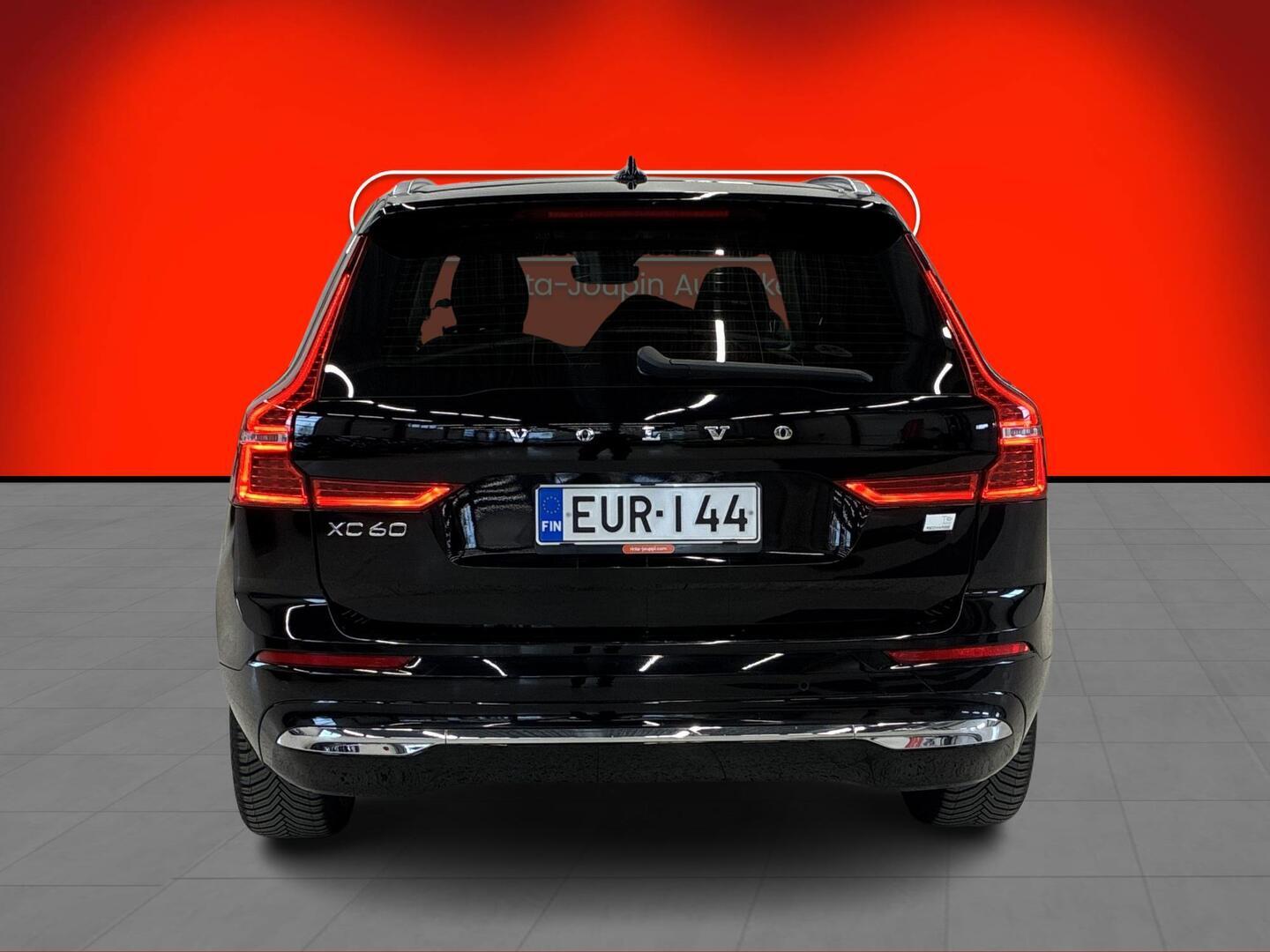 VOLVO XC60 2023