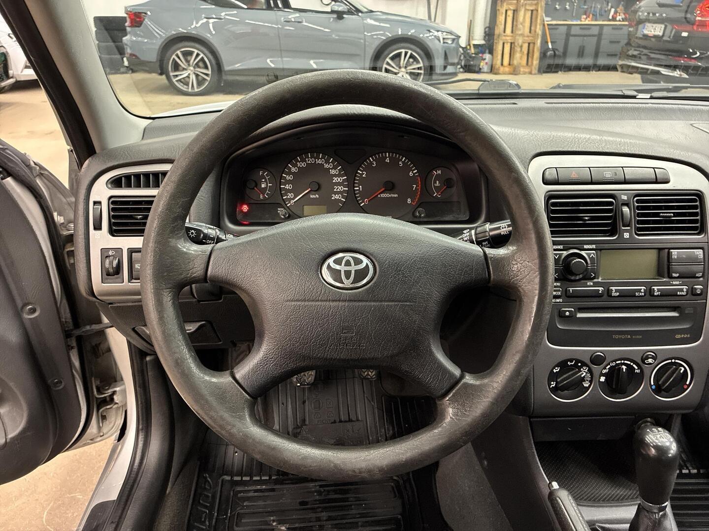 TOYOTA Avensis 2002