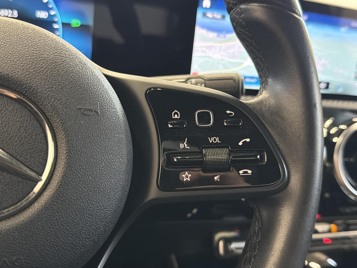 MERCEDES-BENZ A 2020