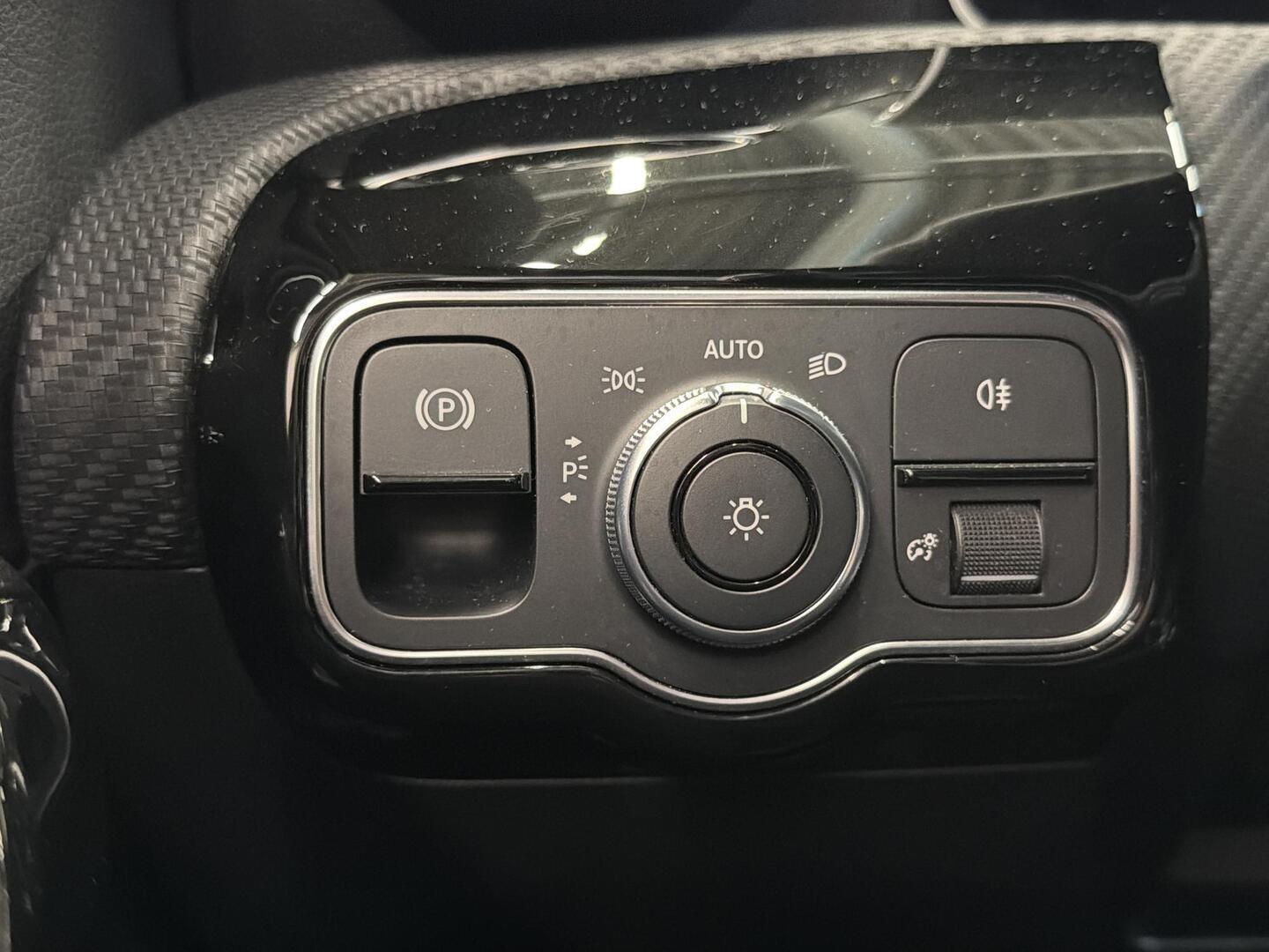 MERCEDES-BENZ A 2020