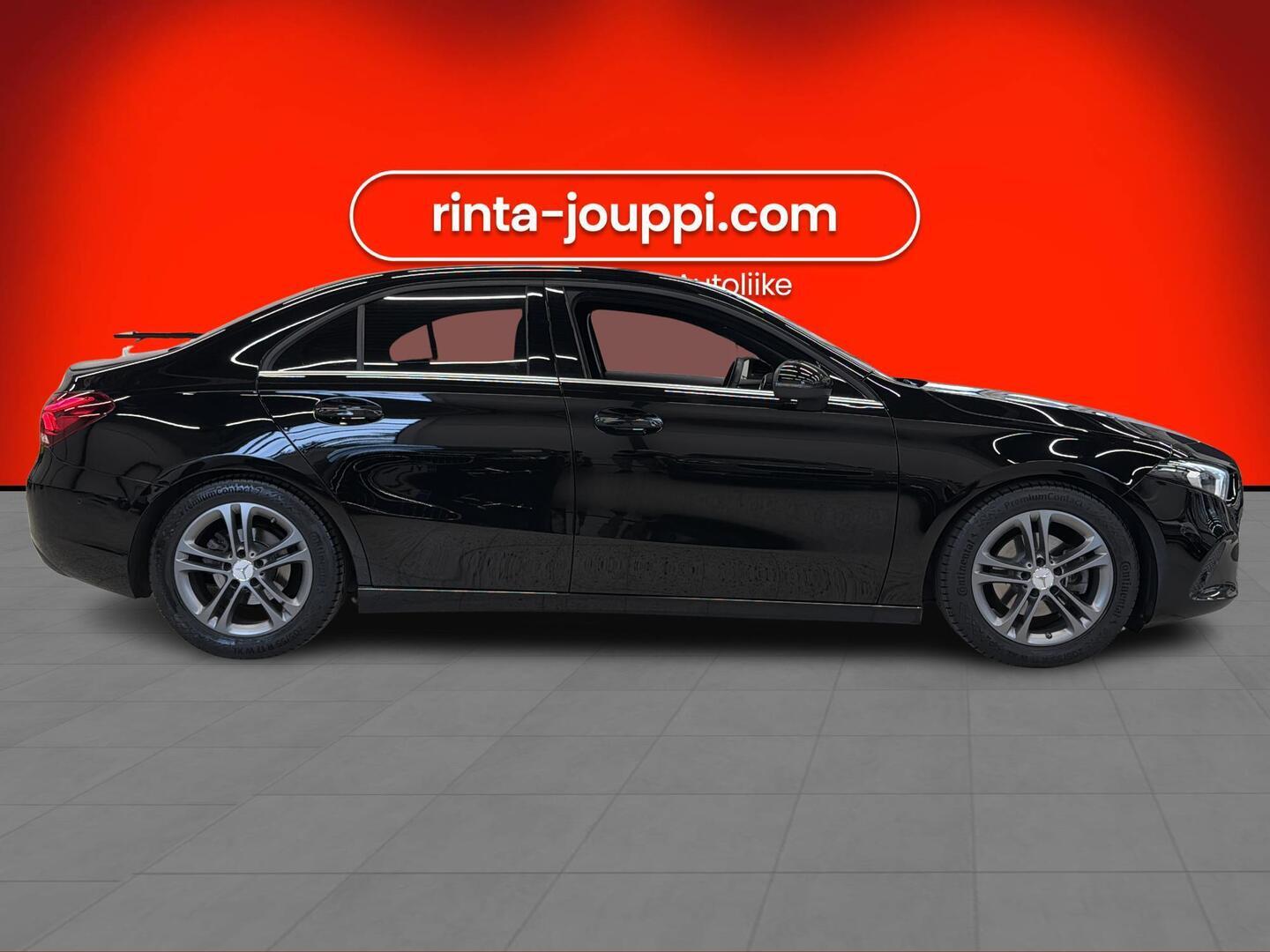 MERCEDES-BENZ A 2020