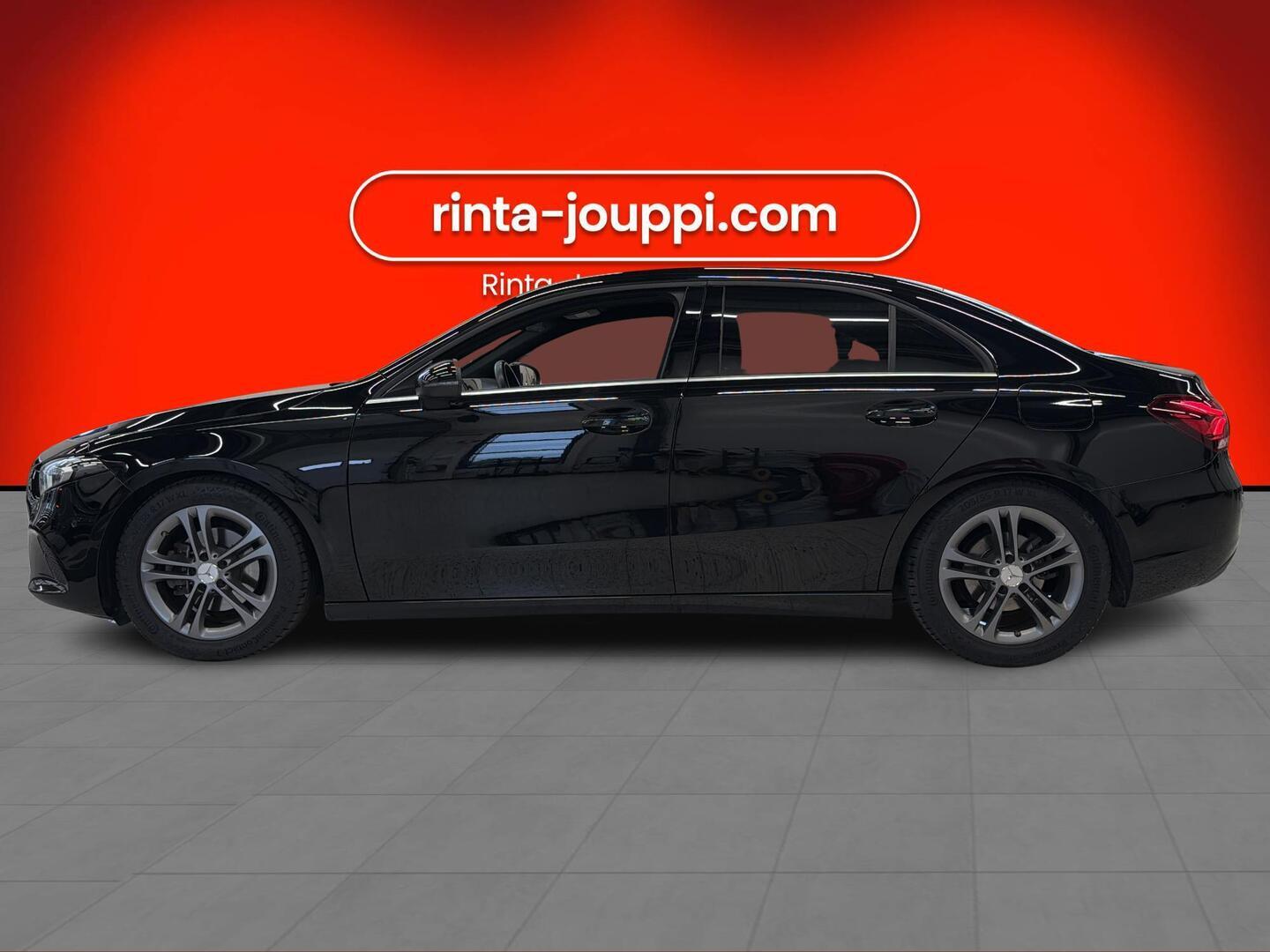 MERCEDES-BENZ A 2020