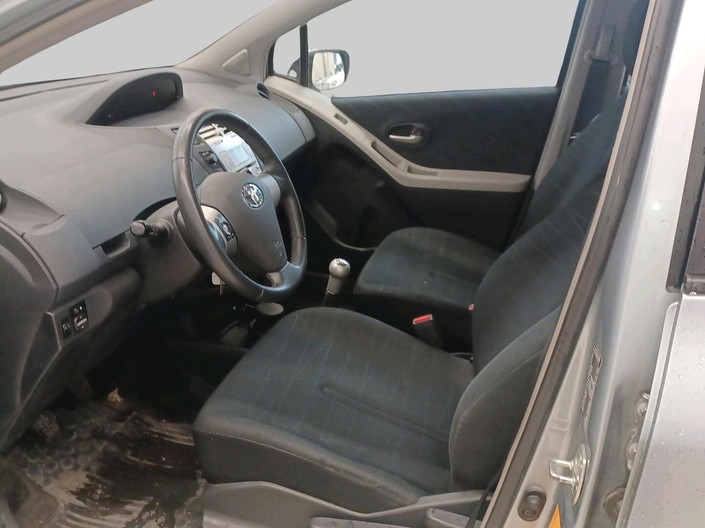 TOYOTA Yaris 2008
