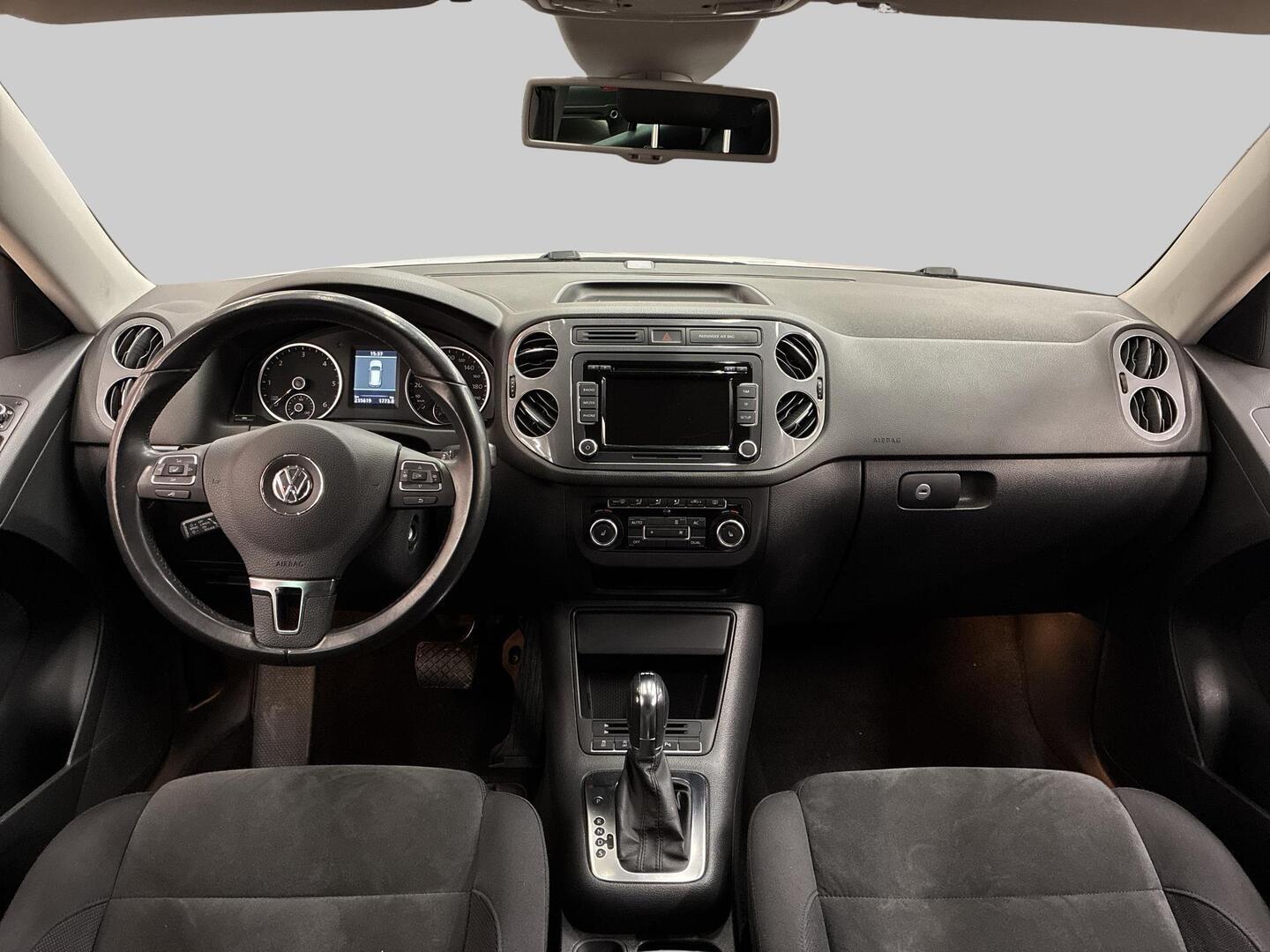 VOLKSWAGEN Tiguan 2011