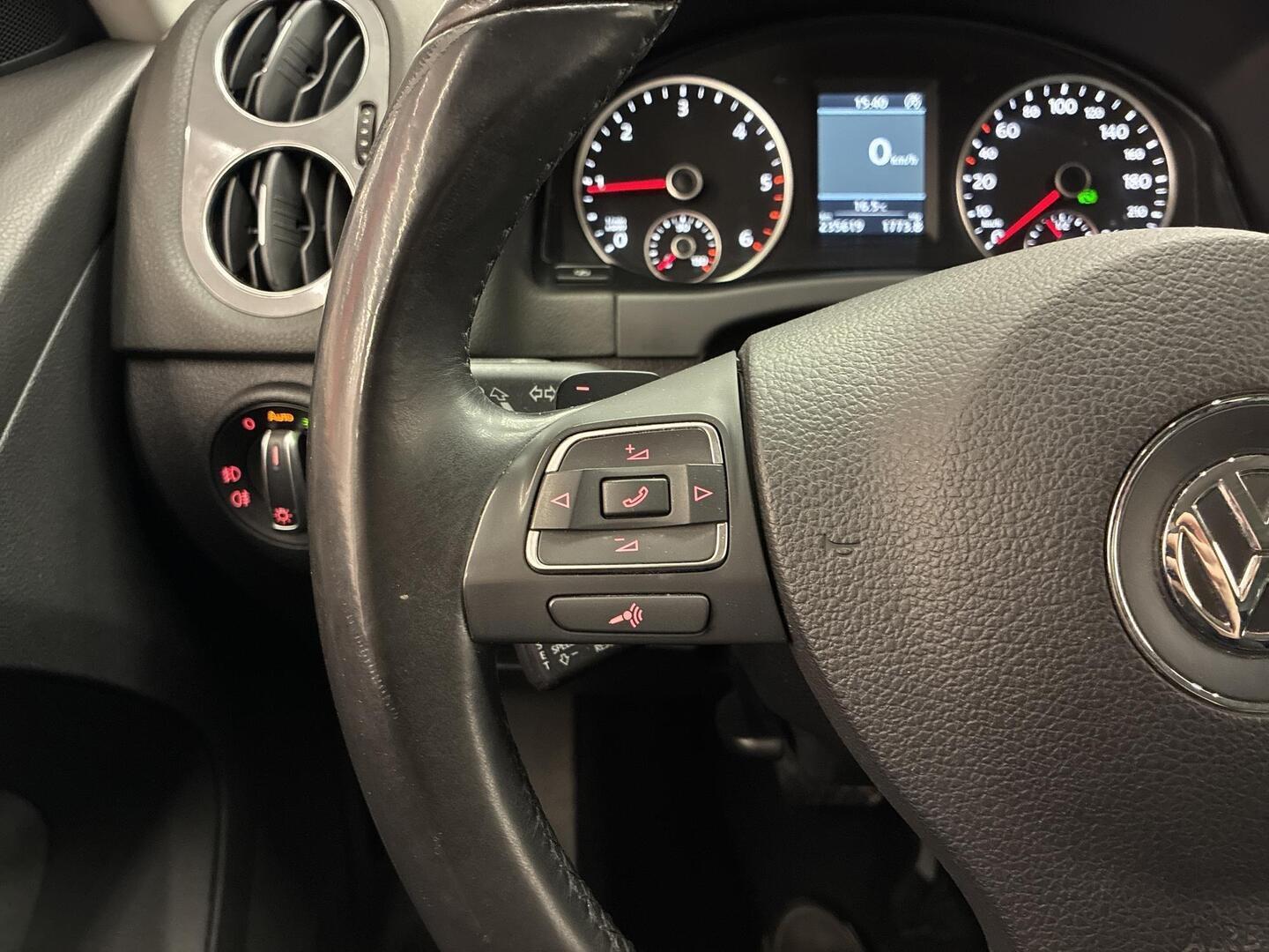 VOLKSWAGEN Tiguan 2011