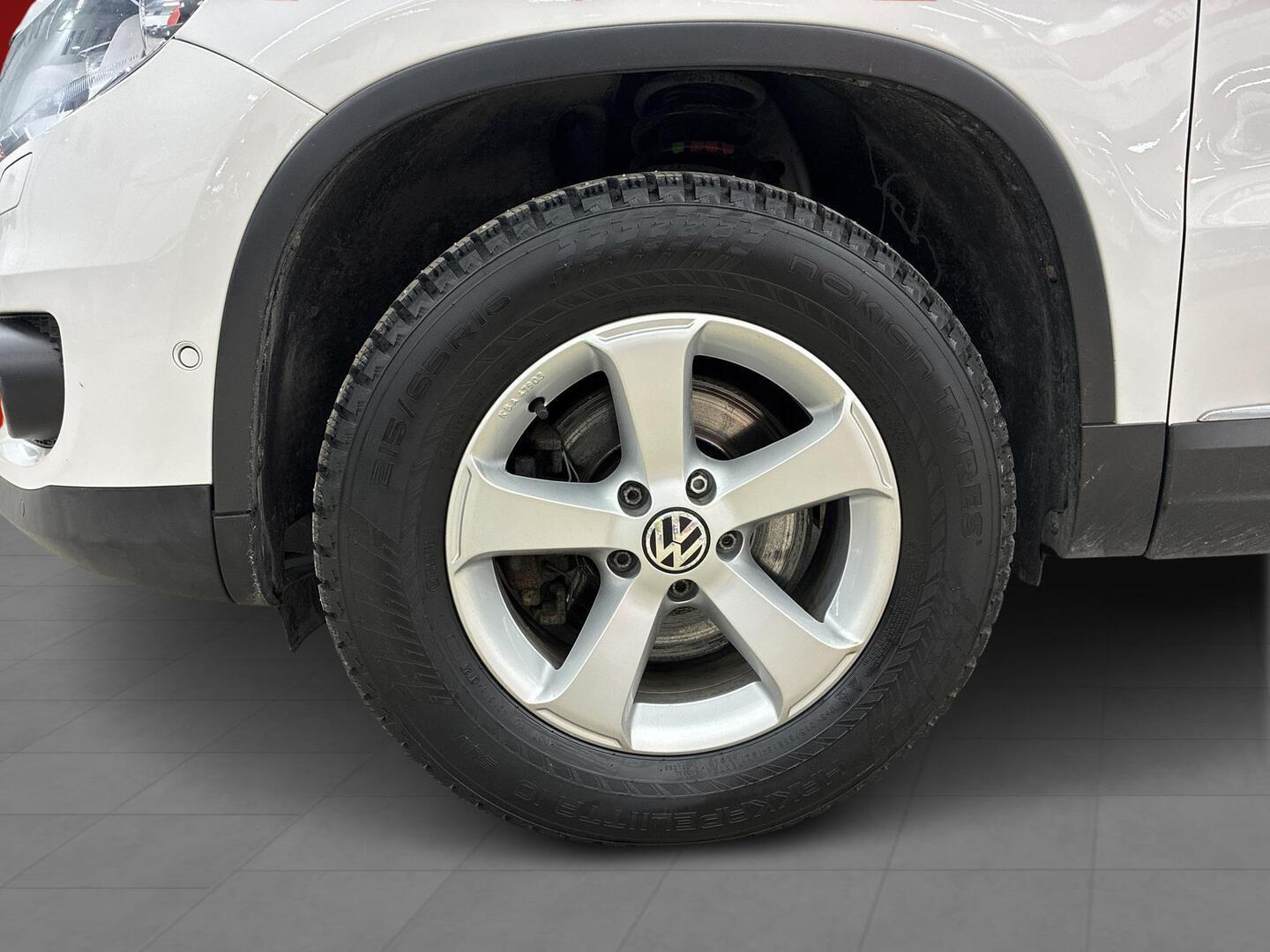 VOLKSWAGEN Tiguan 2011