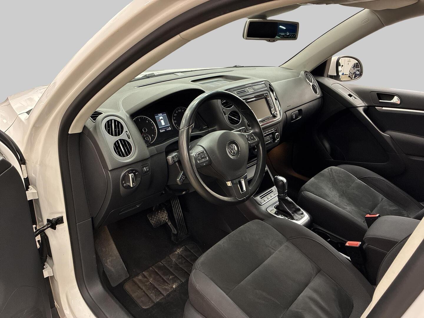 VOLKSWAGEN Tiguan 2011