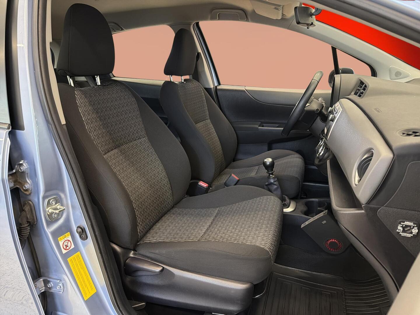 TOYOTA Yaris 2013