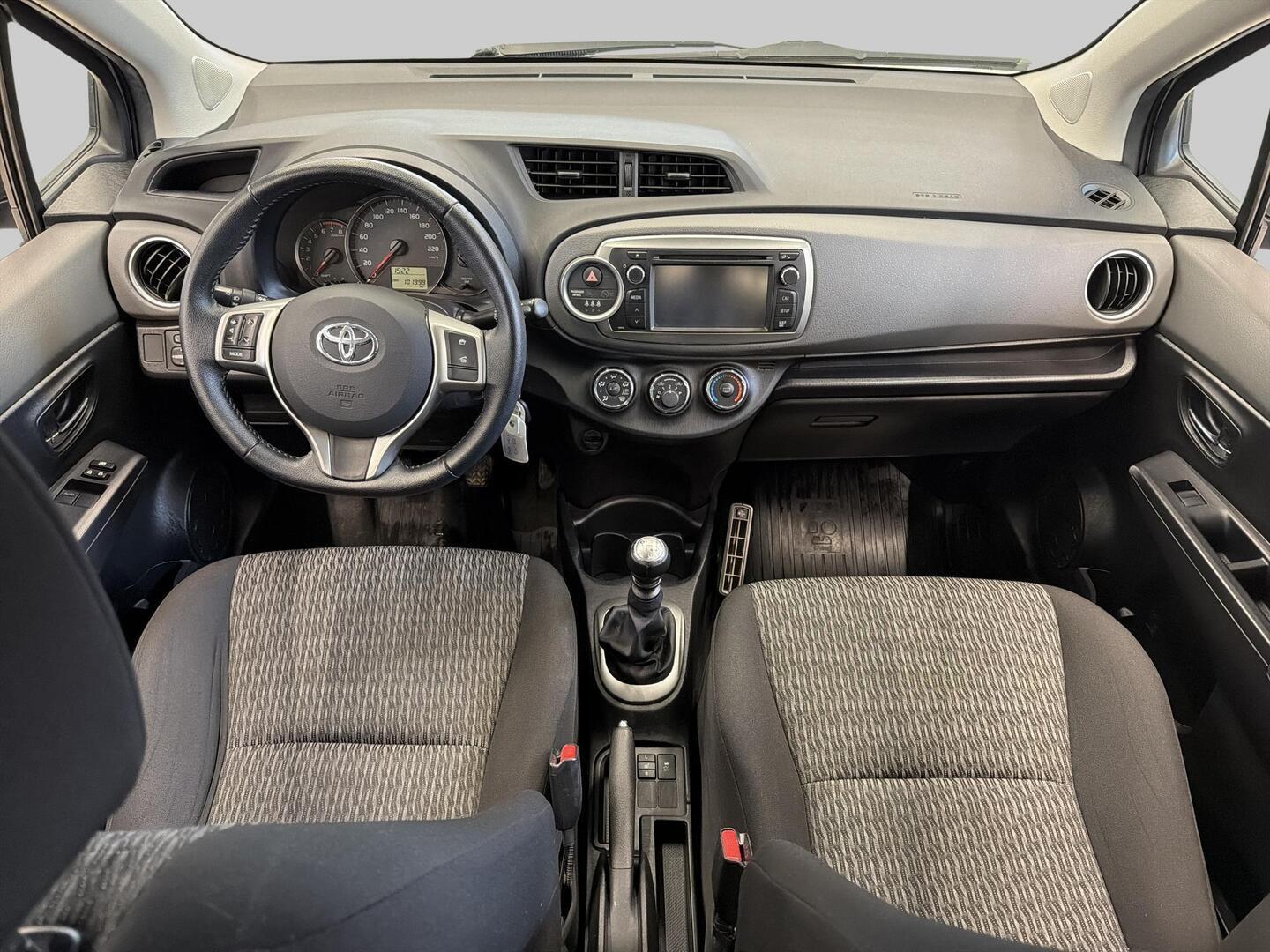TOYOTA Yaris 2013