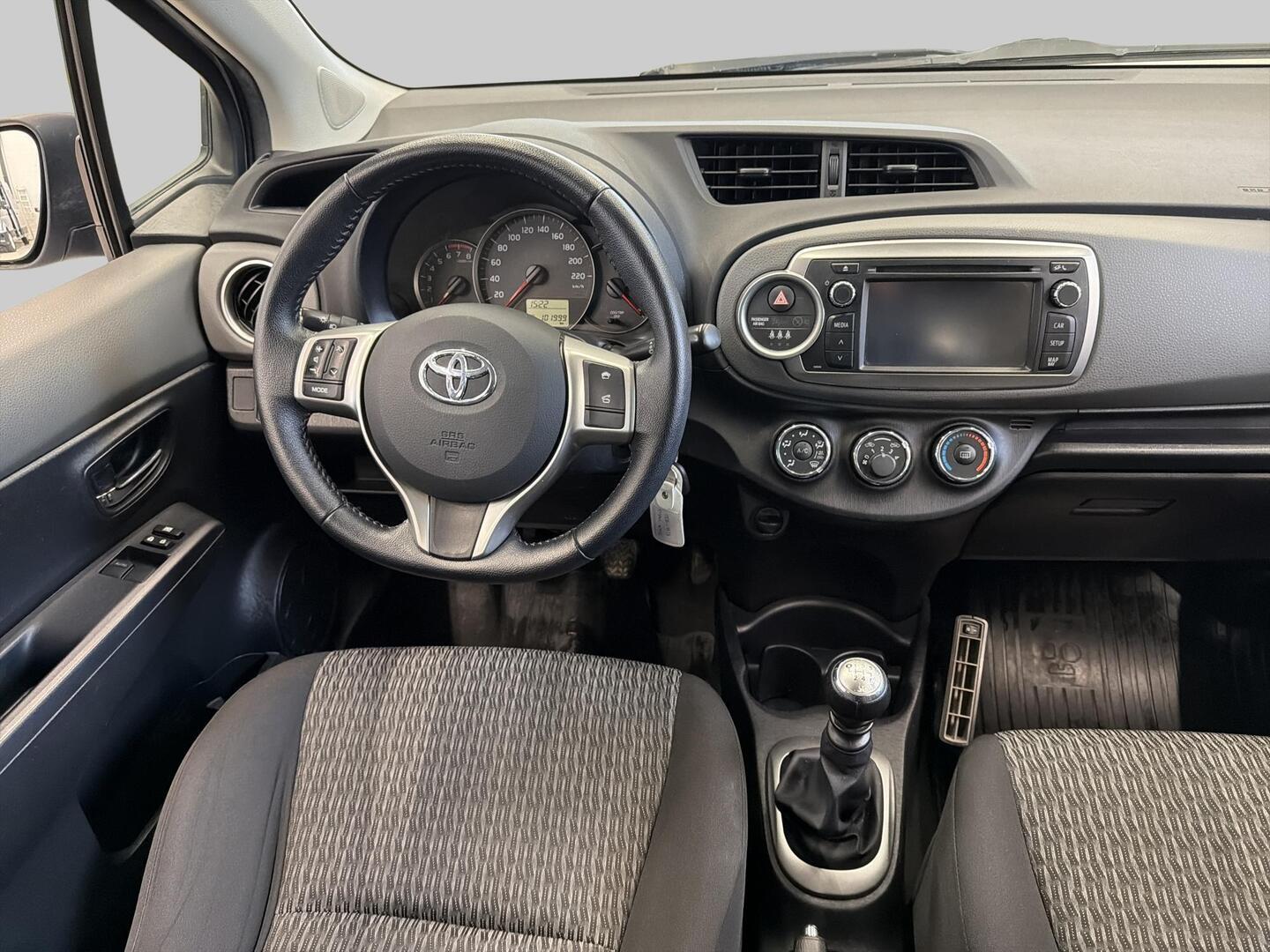 TOYOTA Yaris 2013