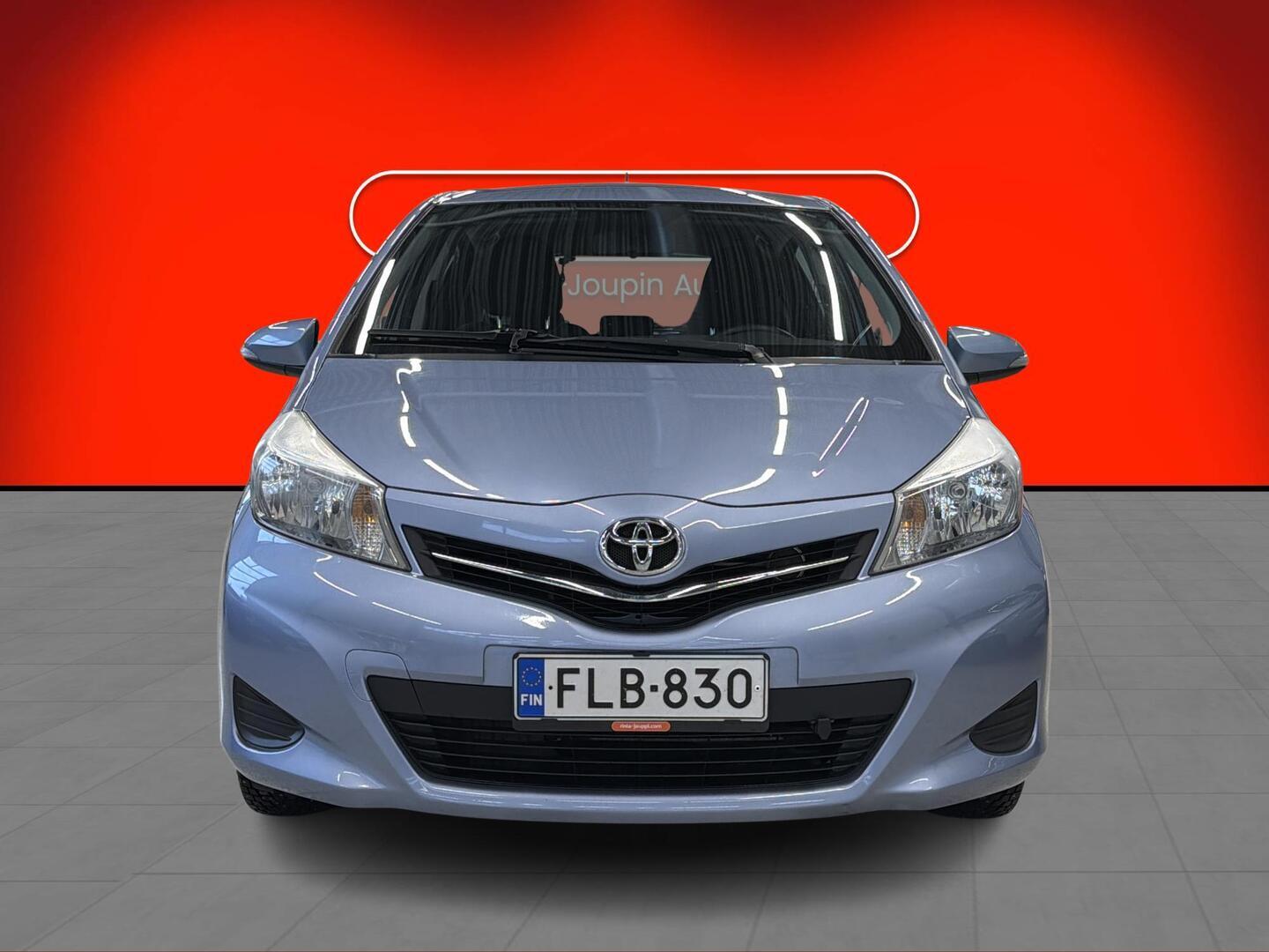 TOYOTA Yaris 2013