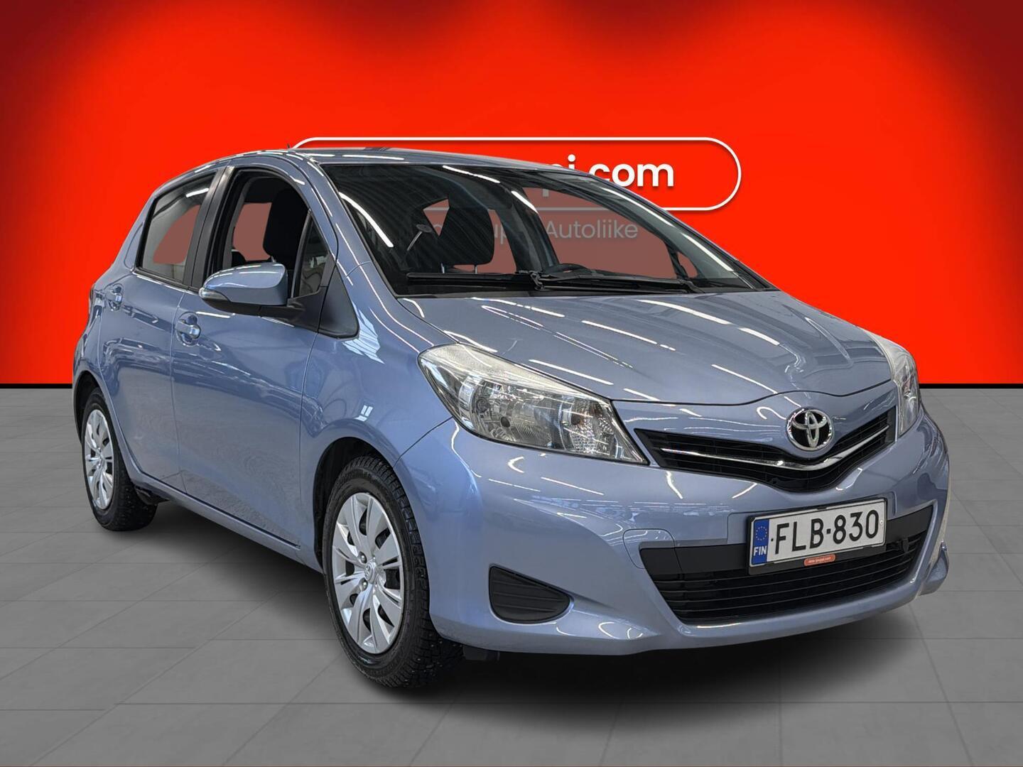 TOYOTA Yaris 2013
