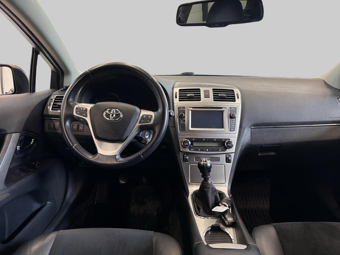 TOYOTA Avensis 2014