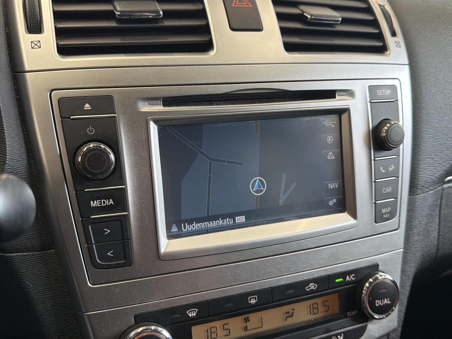 TOYOTA Avensis 2014