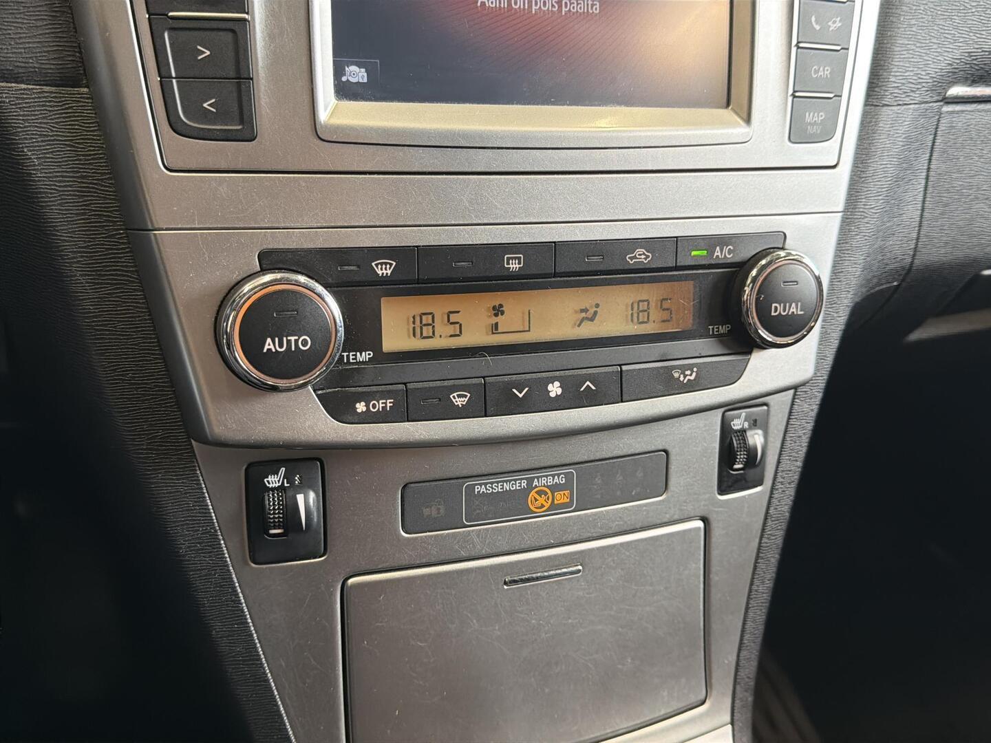 TOYOTA Avensis 2014