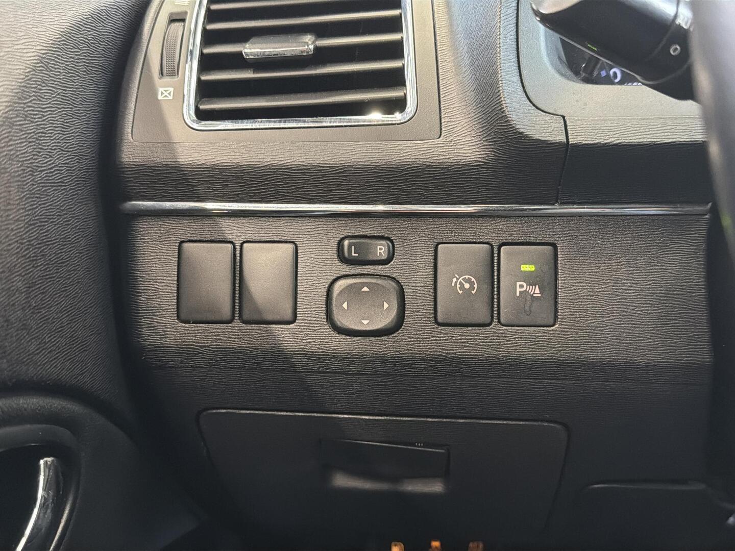 TOYOTA Avensis 2014
