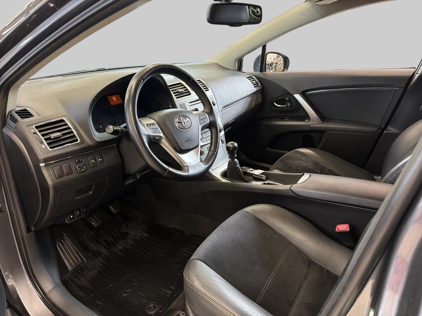 TOYOTA Avensis 2014