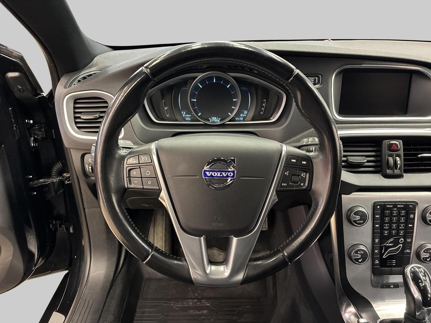 VOLVO V40 2015