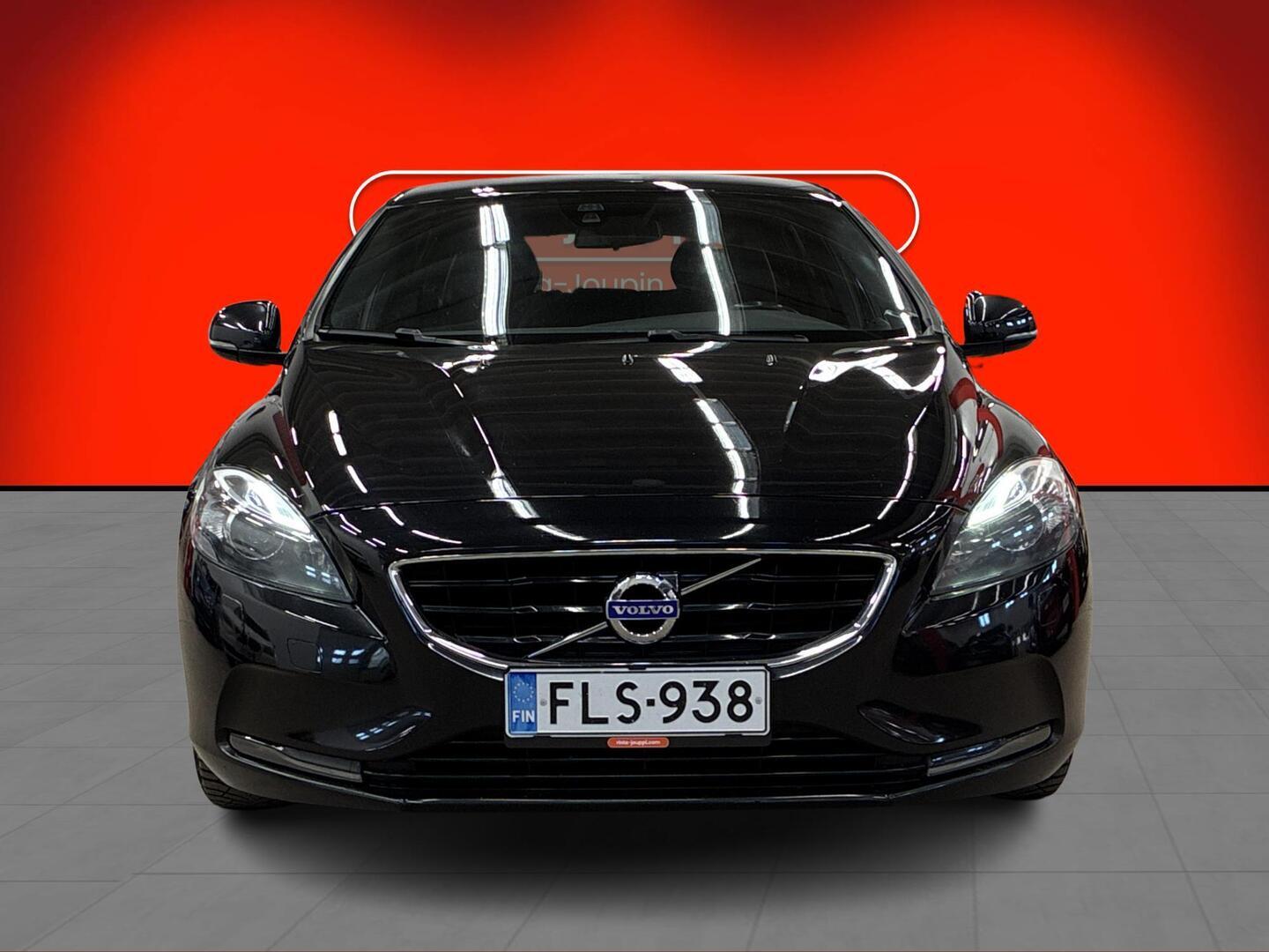 VOLVO V40 2015