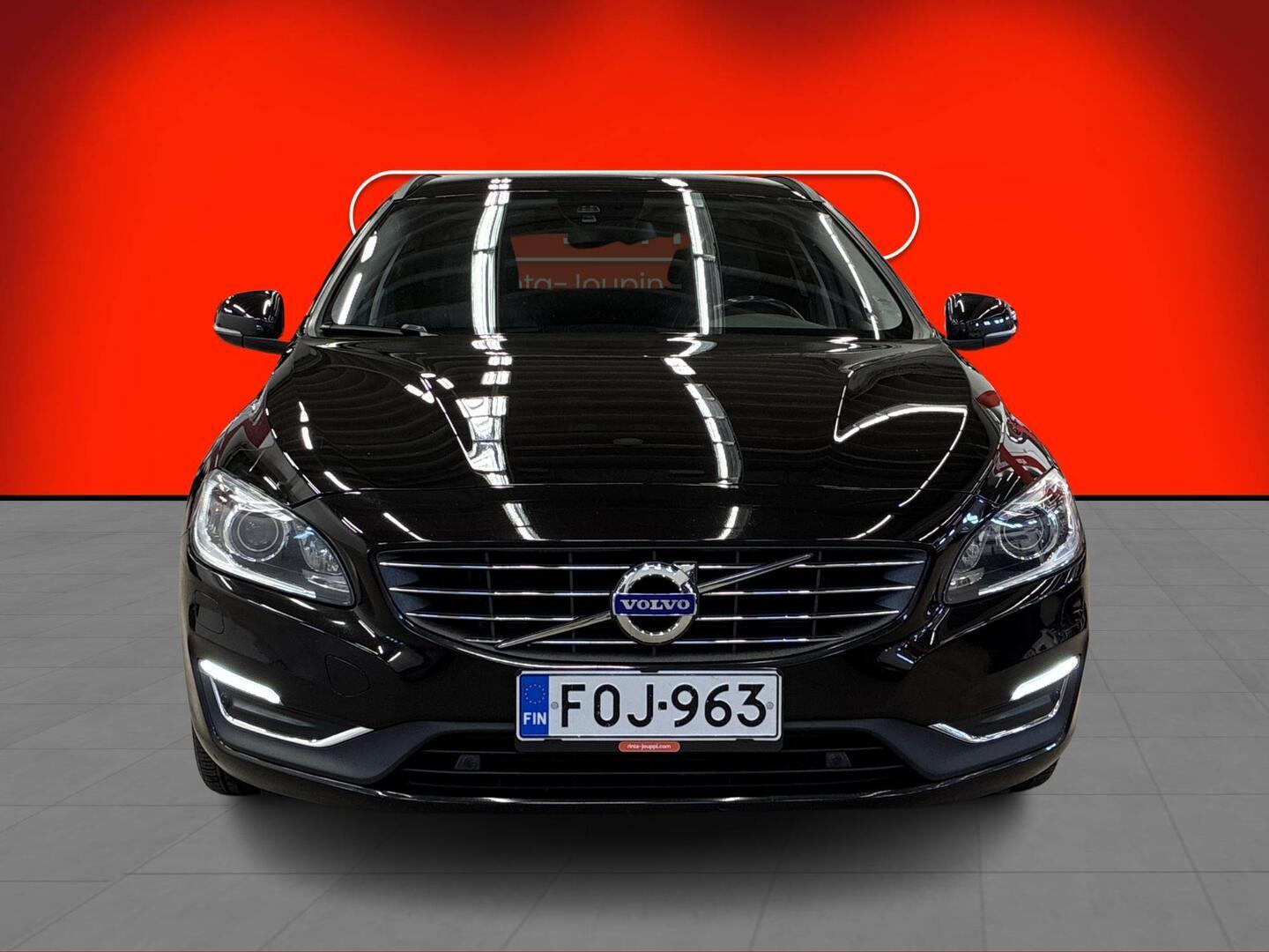 VOLVO V60 2015