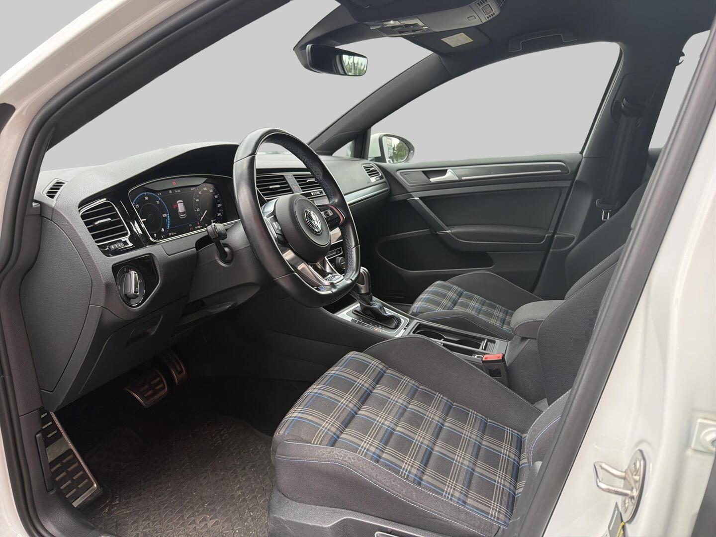 VOLKSWAGEN Golf 2020