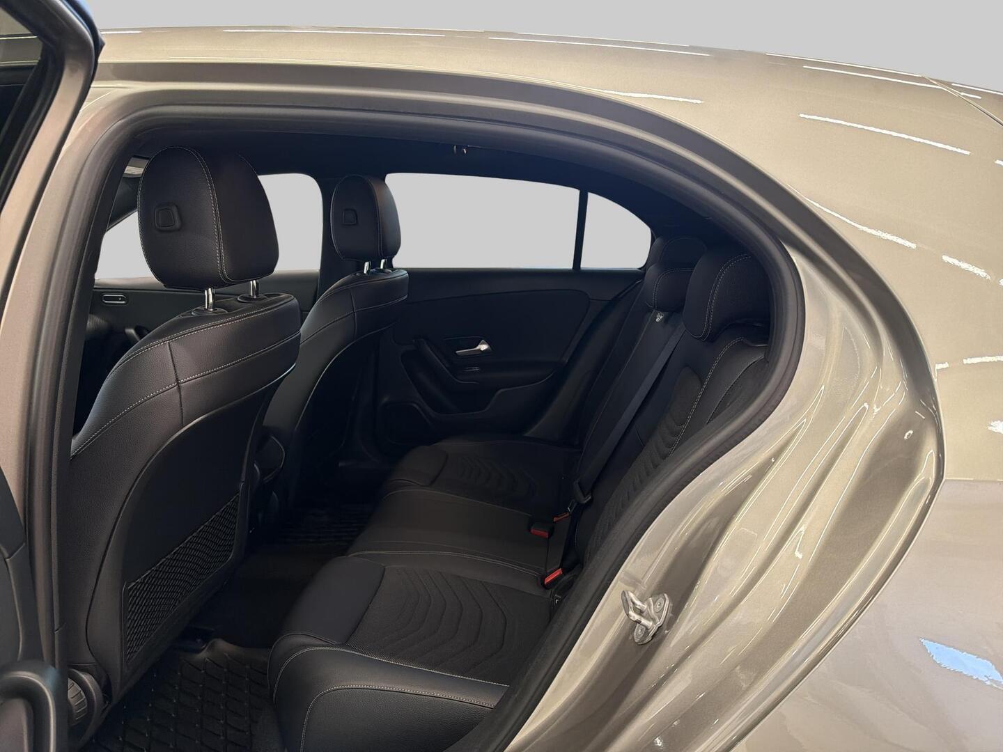 MERCEDES-BENZ A 2020