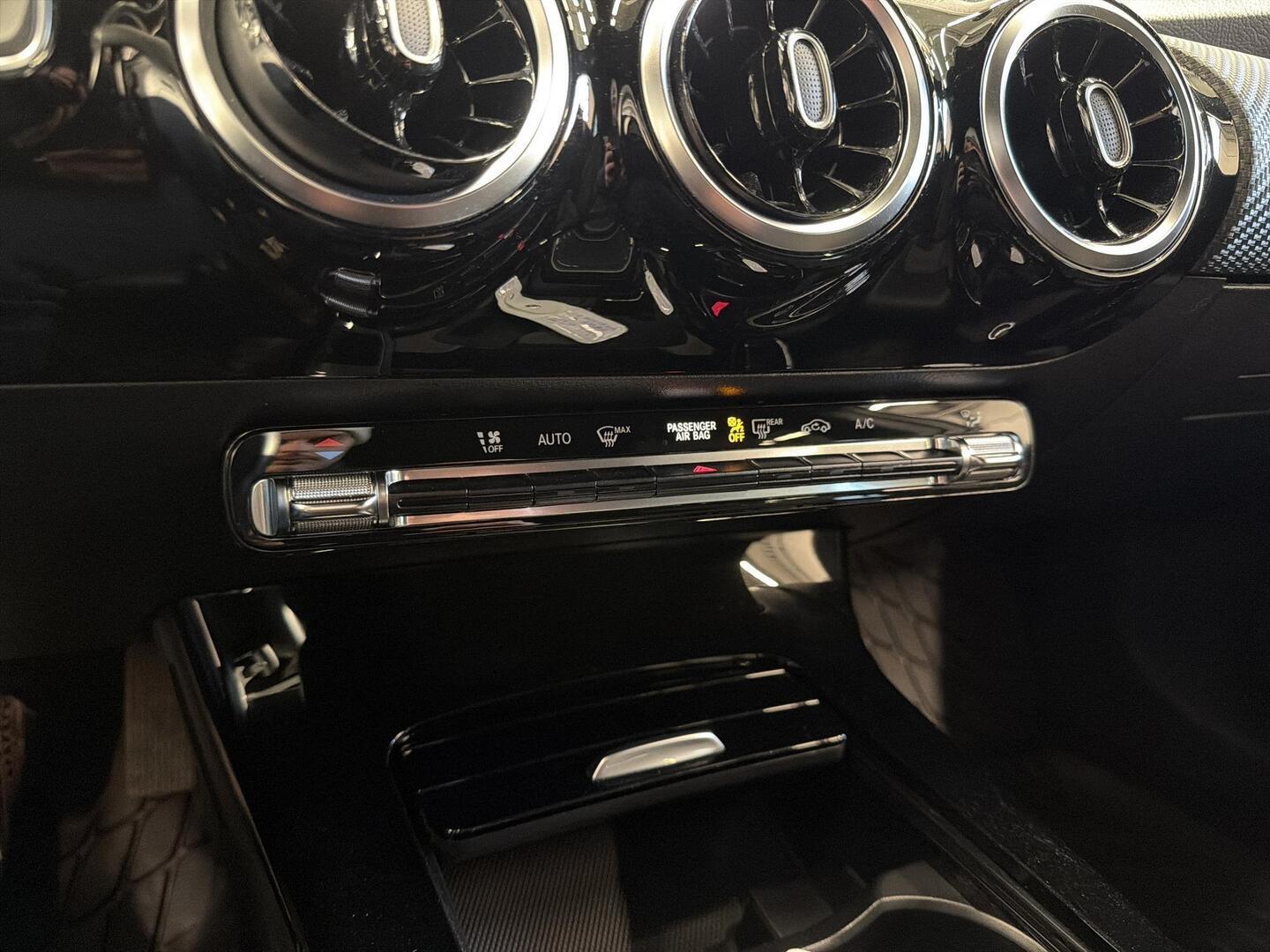 MERCEDES-BENZ A 2020