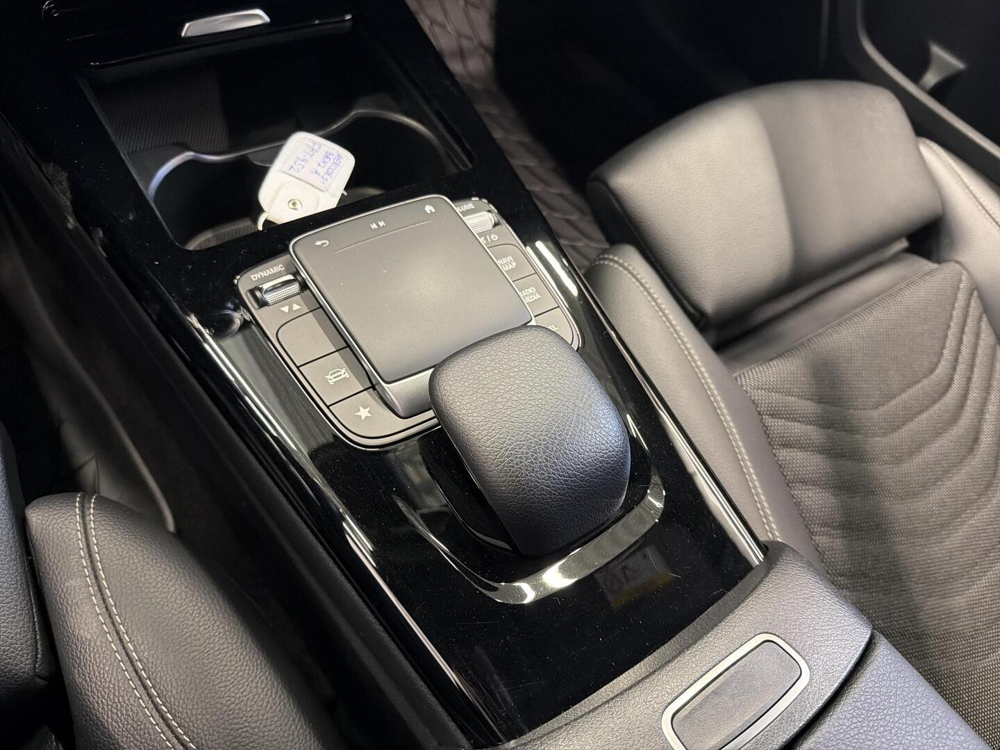 MERCEDES-BENZ A 2020