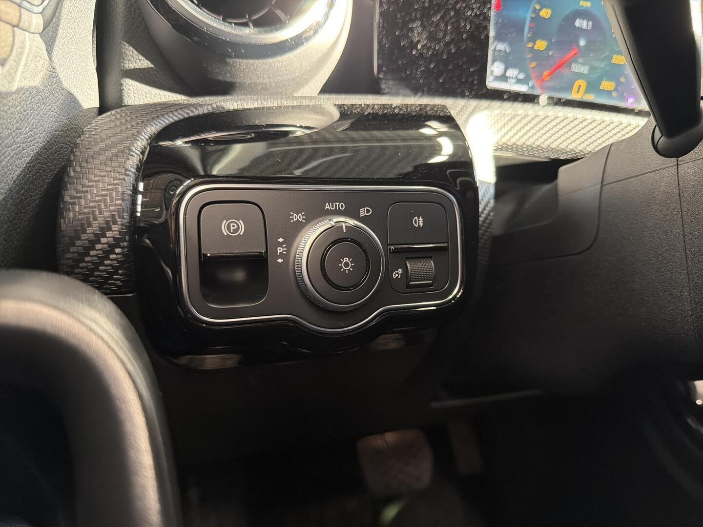 MERCEDES-BENZ A 2020