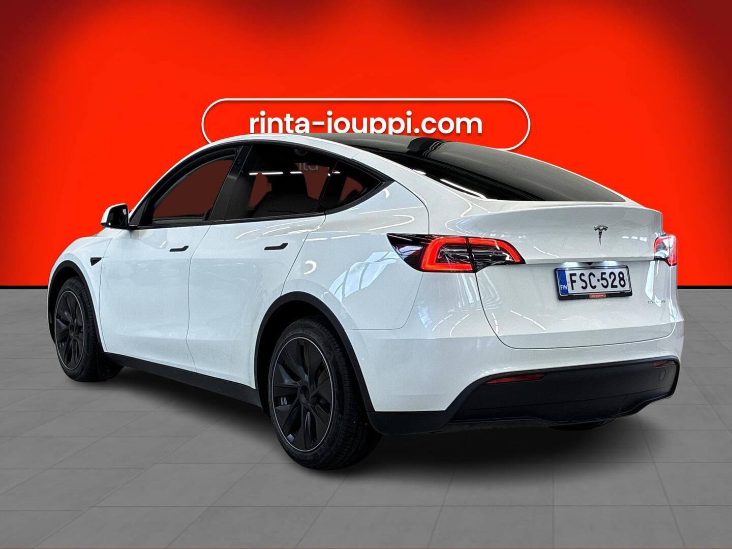 TESLA Model Y 2024
