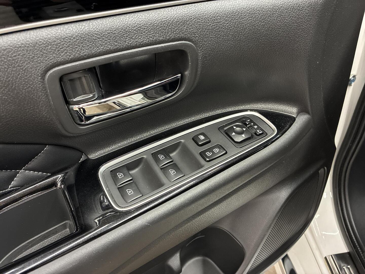 MITSUBISHI Outlander PHEV 2019