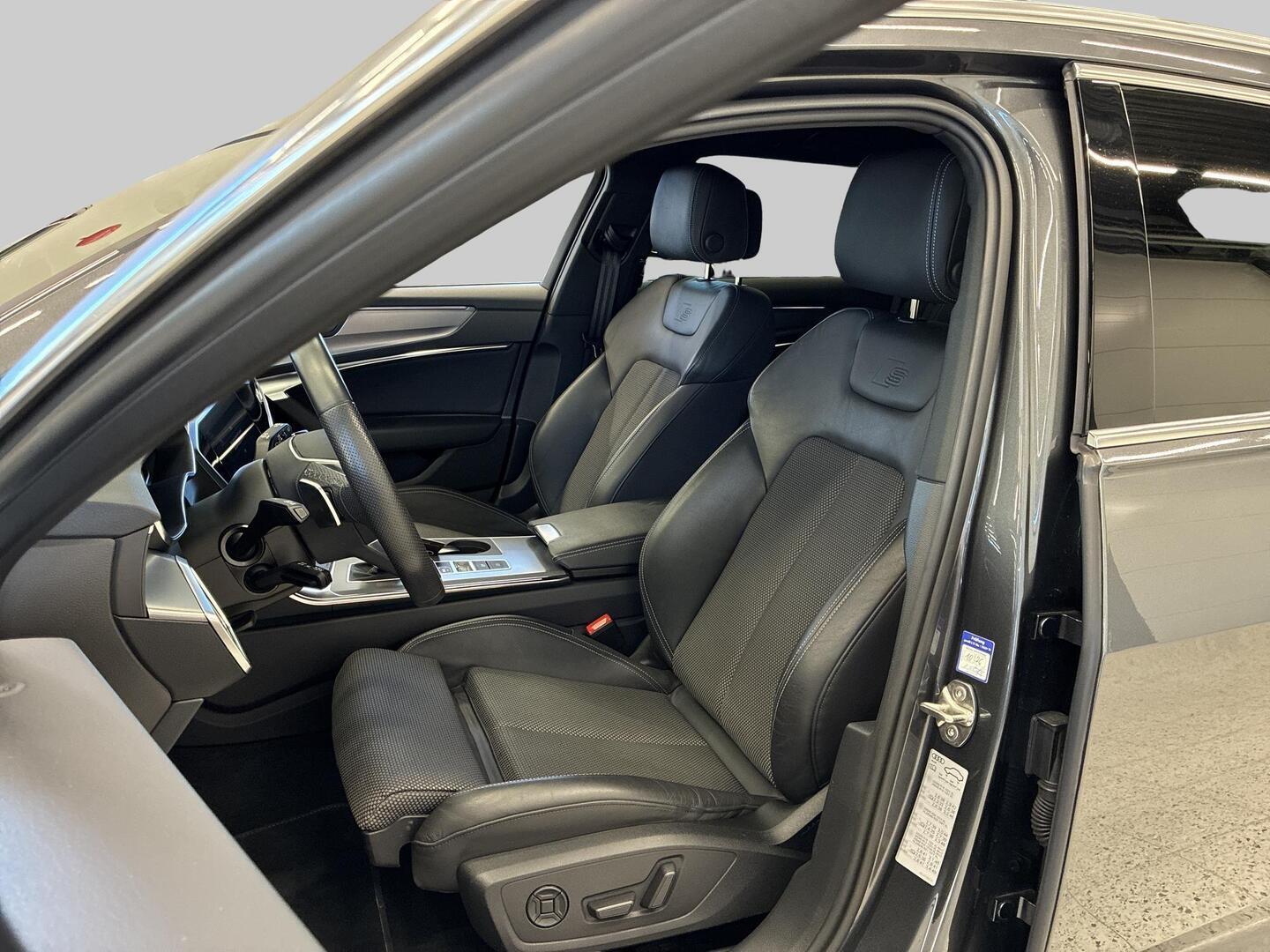 AUDI A6 2023
