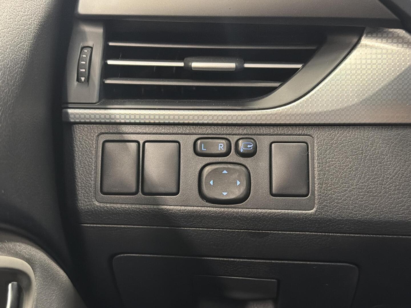 TOYOTA AVENSIS 2017