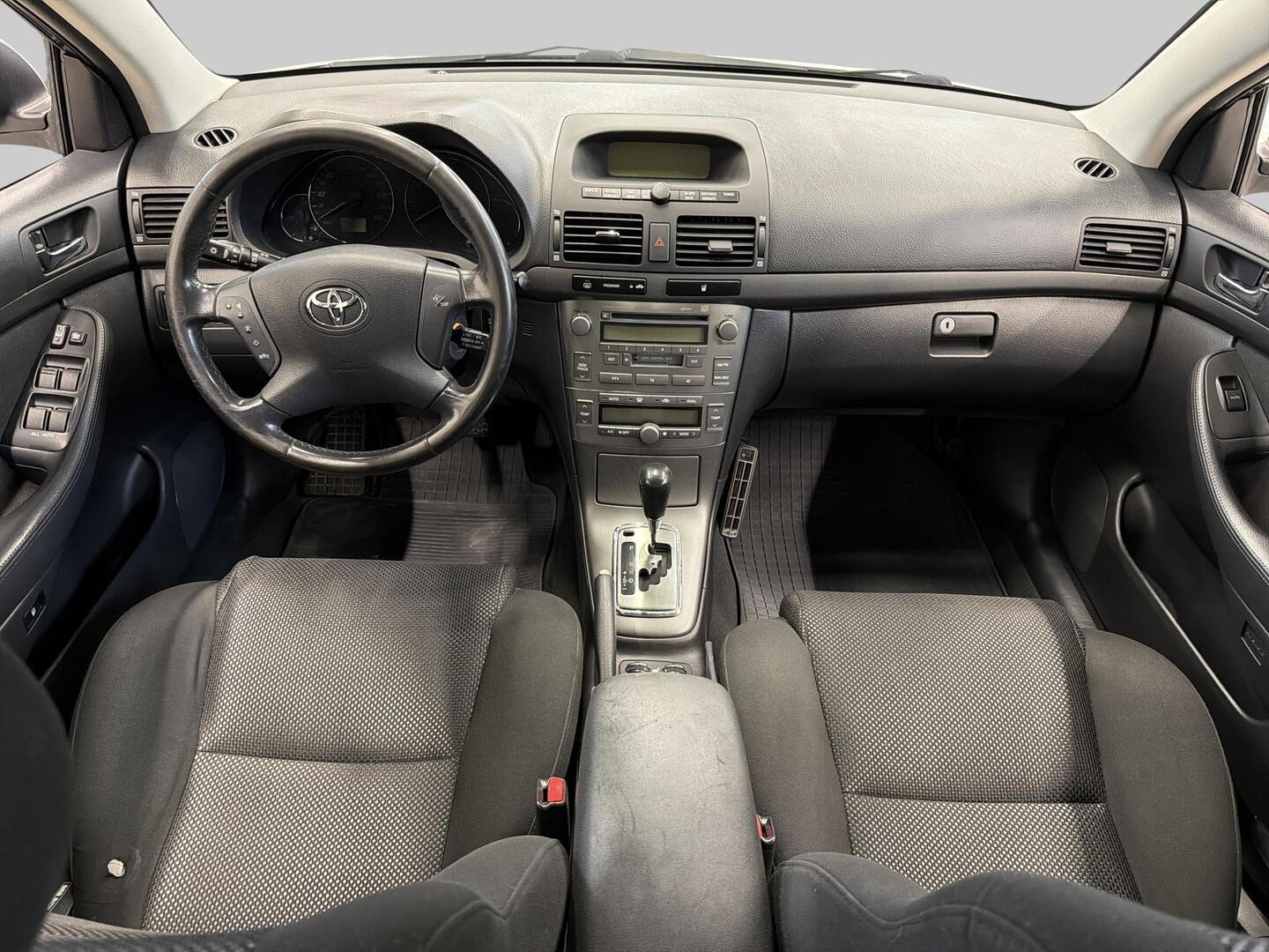 TOYOTA Avensis 2005