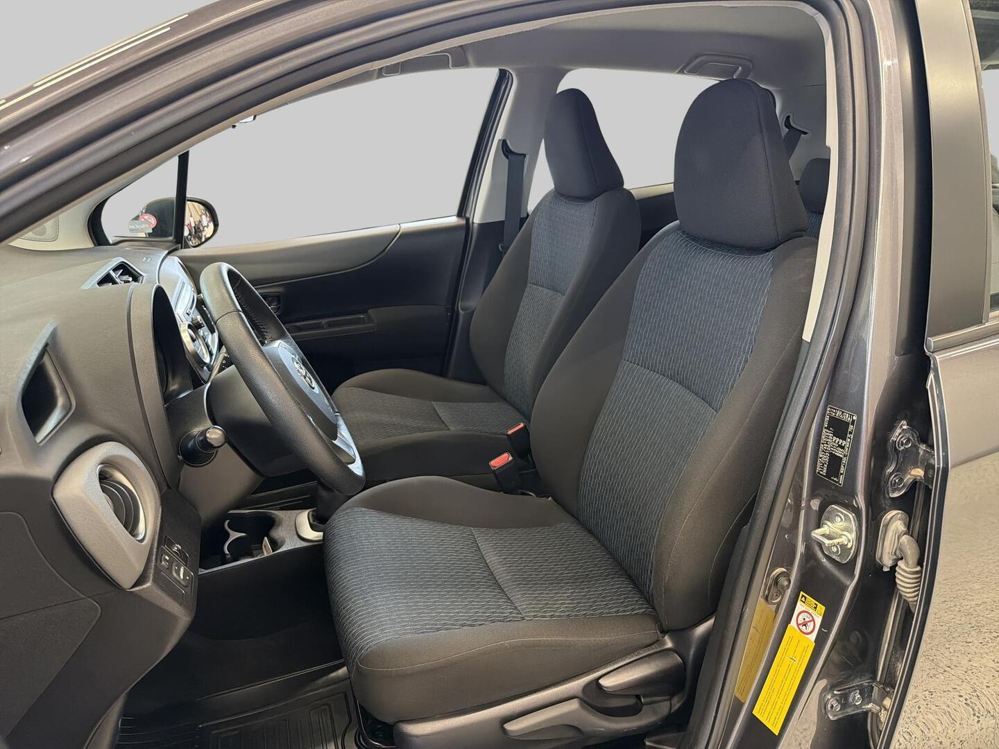 TOYOTA Yaris 2012