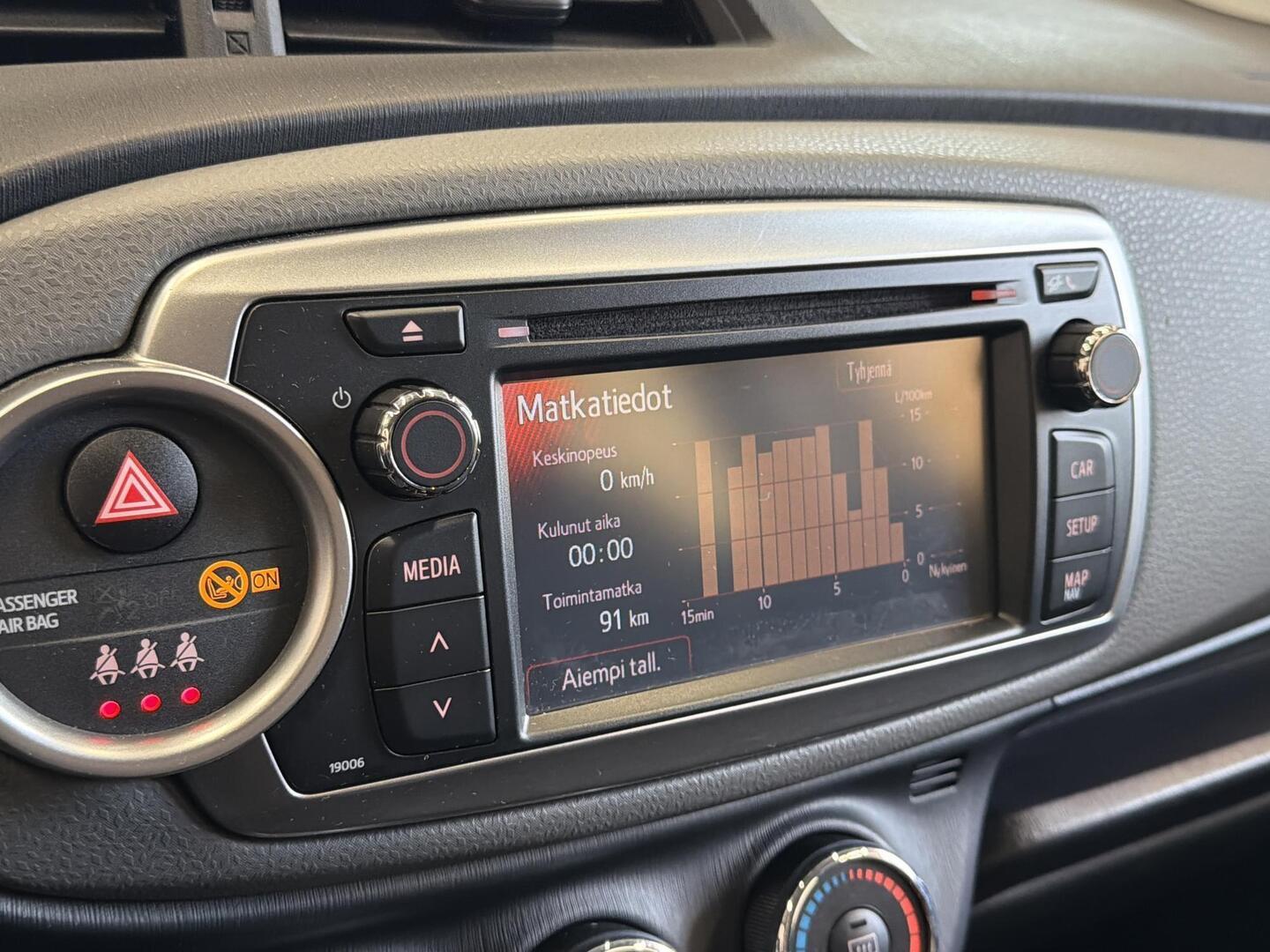 TOYOTA Yaris 2012