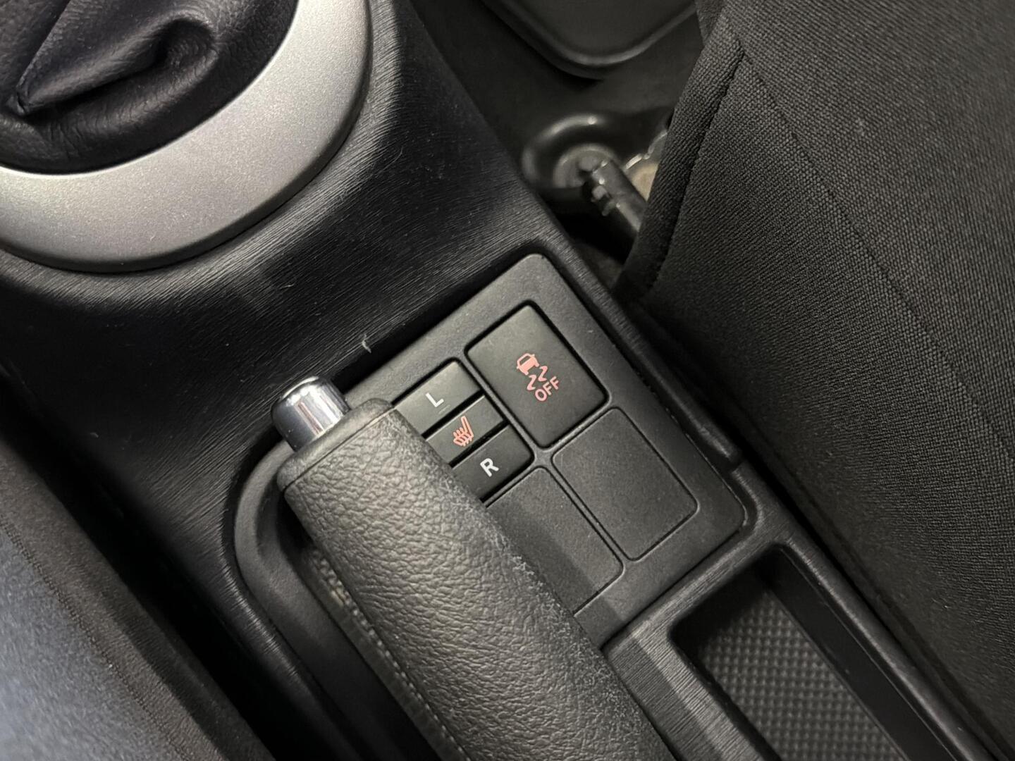 TOYOTA Yaris 2012