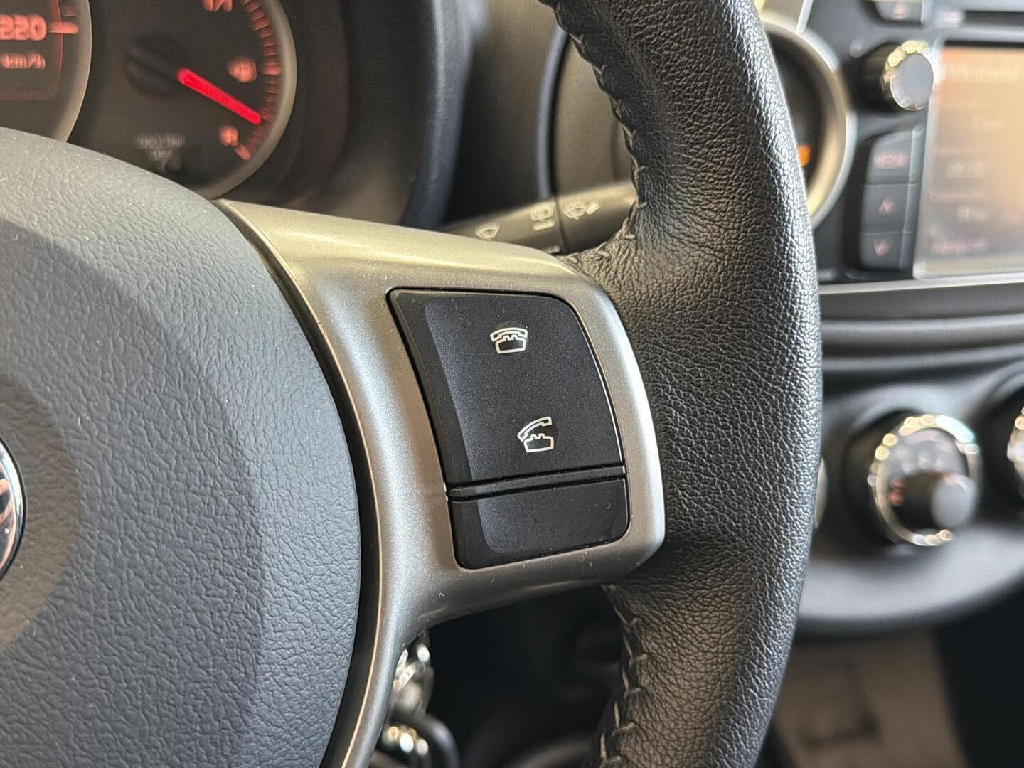 TOYOTA Yaris 2012