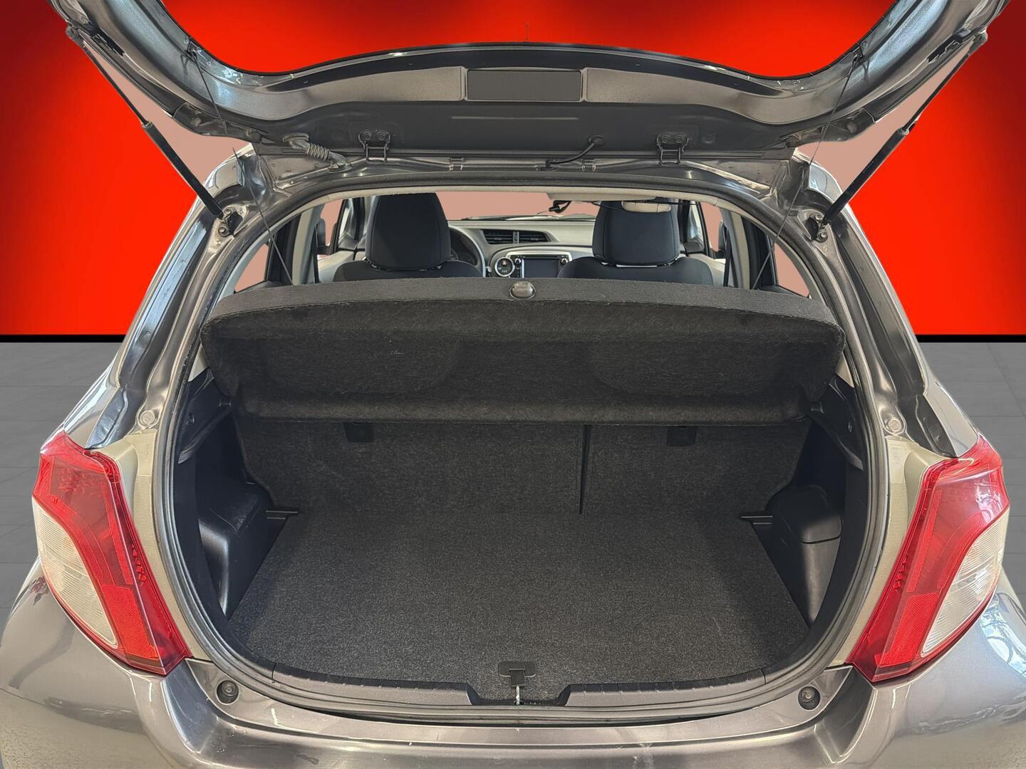 TOYOTA Yaris 2012