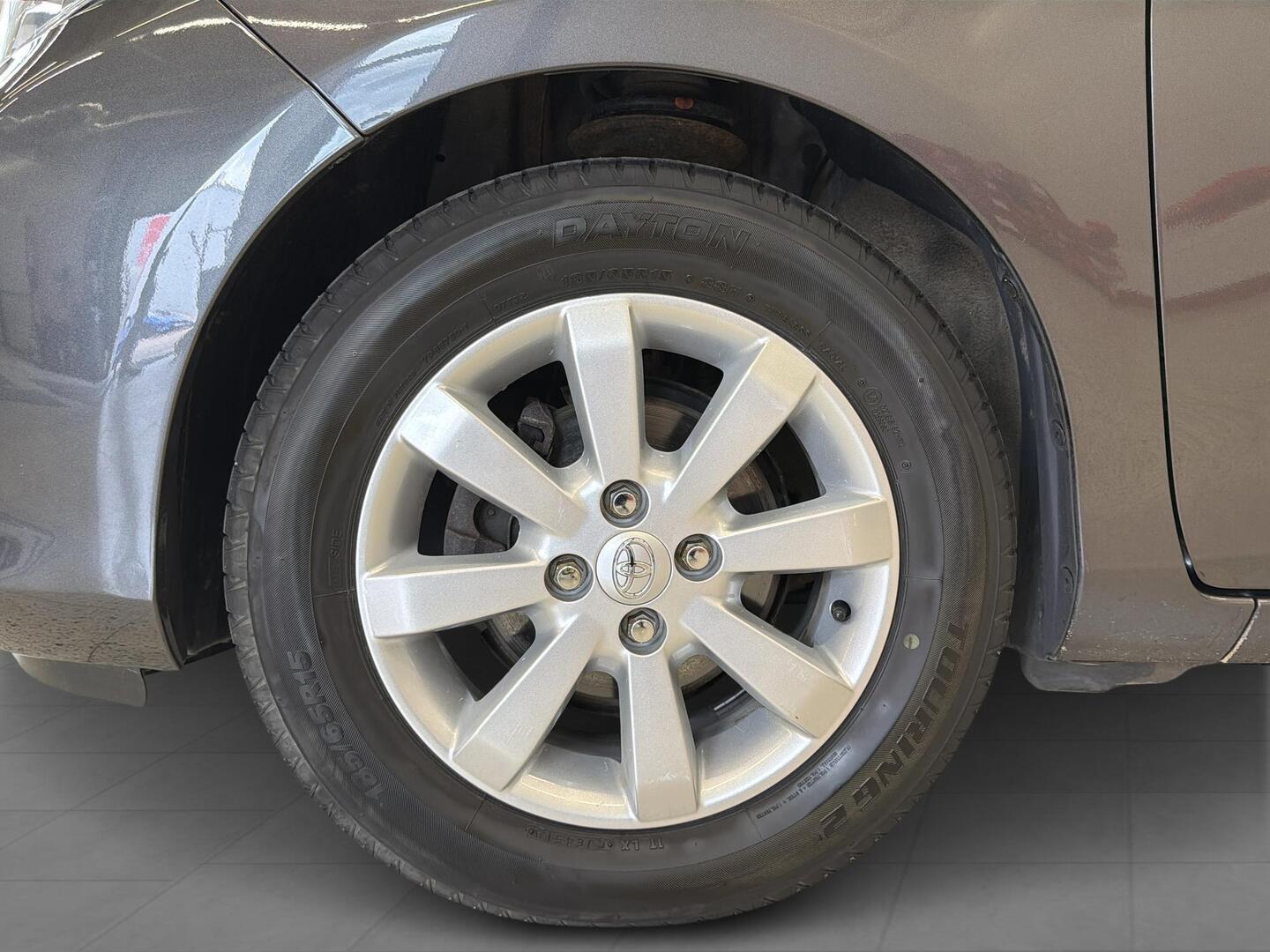 TOYOTA Yaris 2012