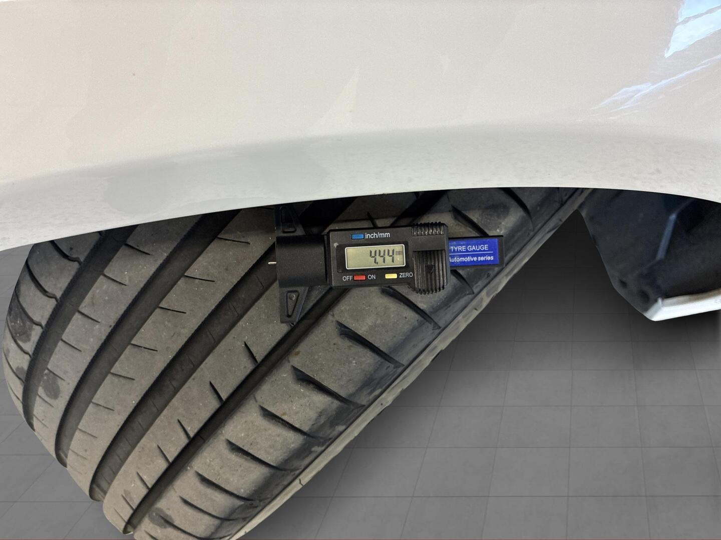 MERCEDES-BENZ E 2016