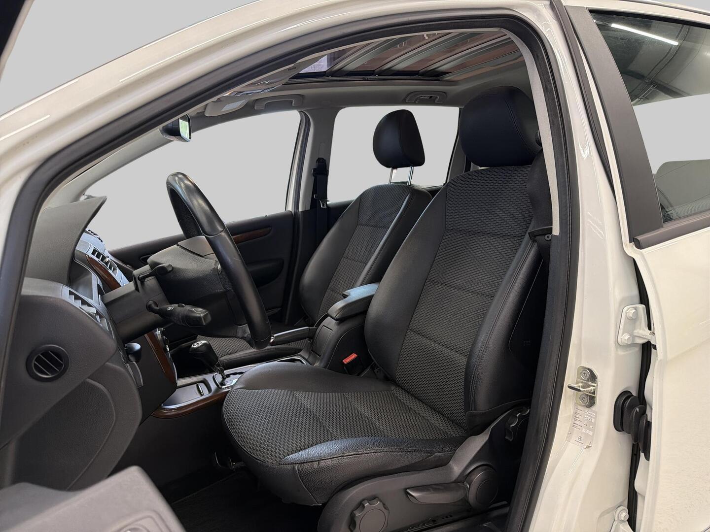 MERCEDES-BENZ A 2010