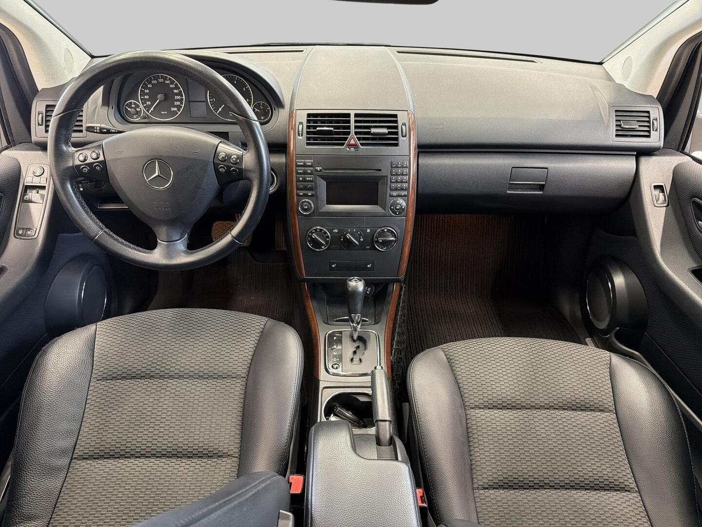 MERCEDES-BENZ A 2010