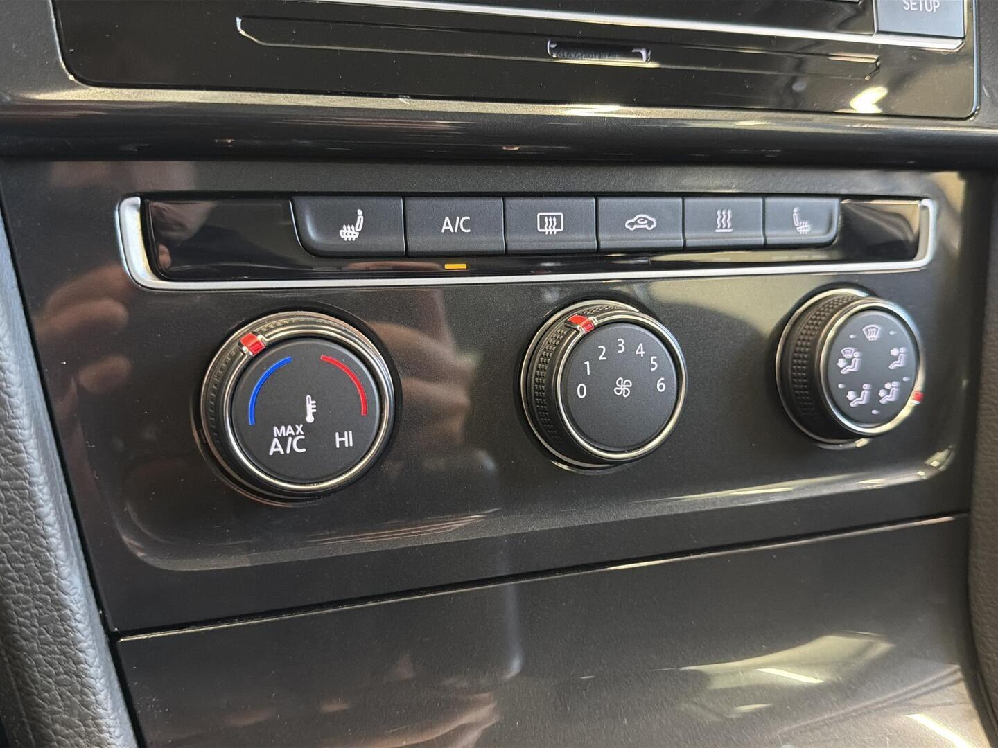 VOLKSWAGEN Golf 2018
