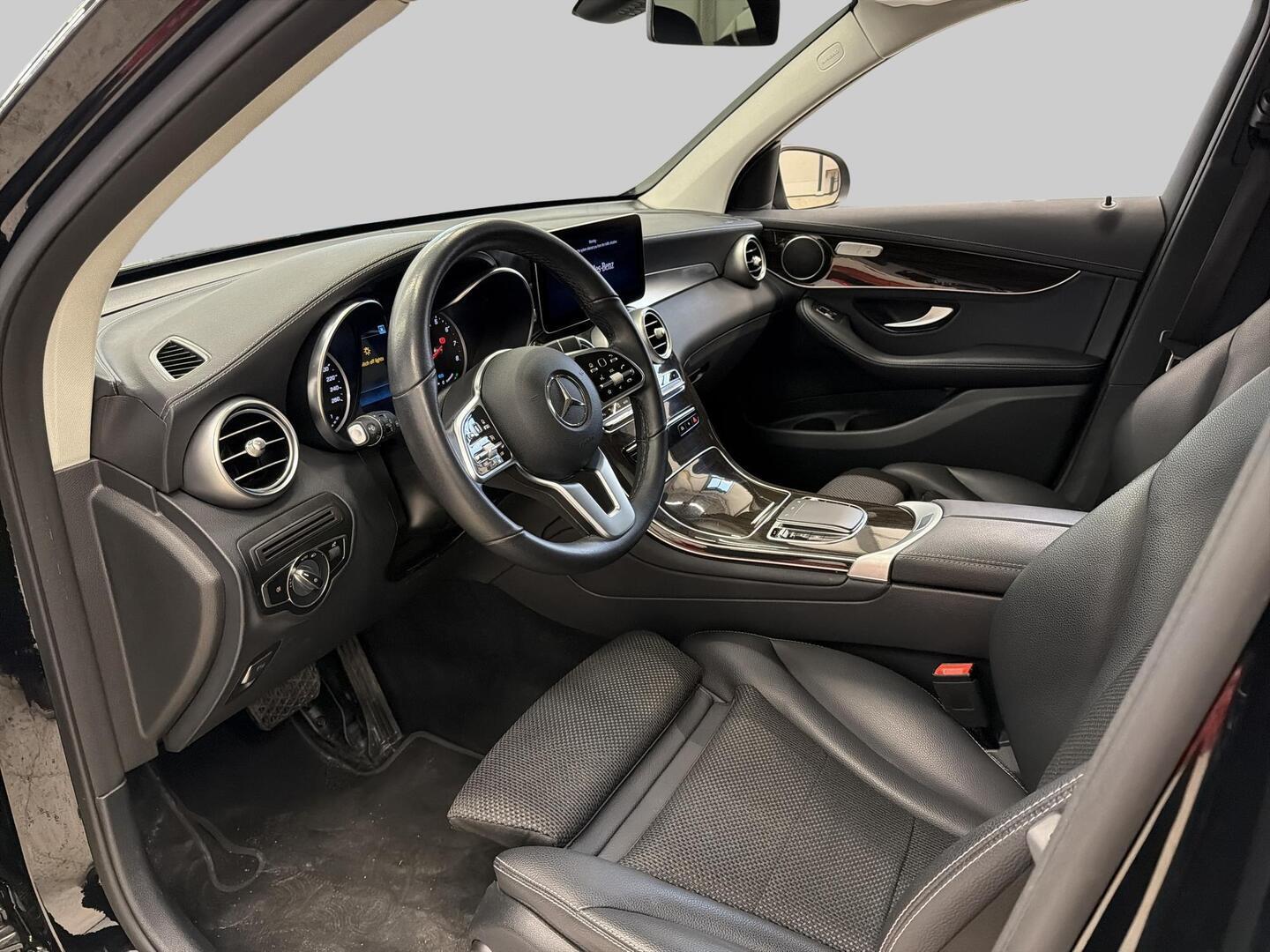 MERCEDES-BENZ GLC 2022