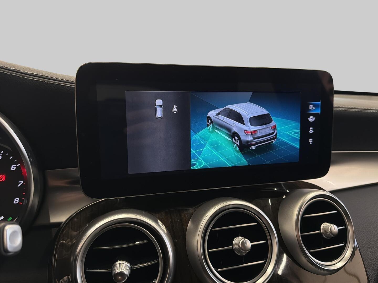 MERCEDES-BENZ GLC 2022